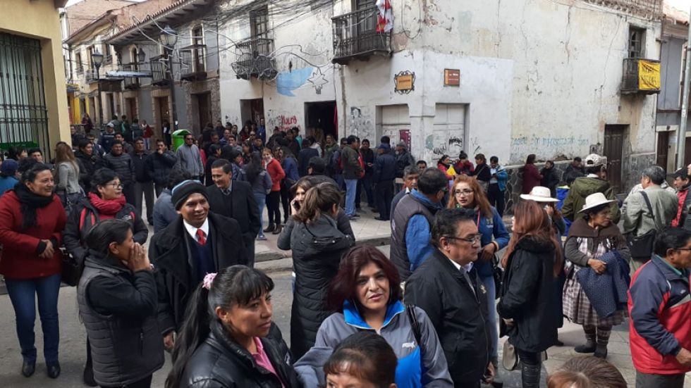 Trabajadores municipales hacen habilitar firma del alcalde con presión