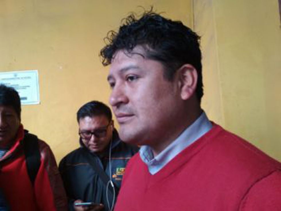 Relos observa que cantinas abren cerca de escuelas