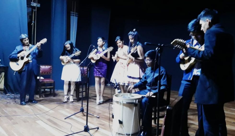 Festival del charango termina esta noche