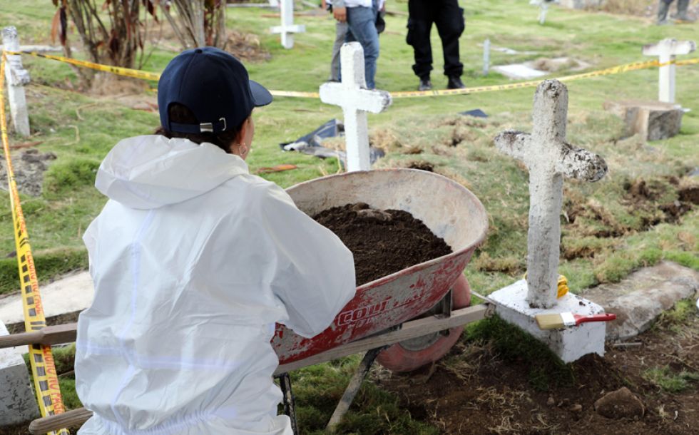 Hallan fosa con 50 cuerpos de supuestos "falsos positivos"