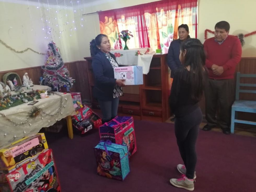 Sedeges entrega presentes a los centros de acogida