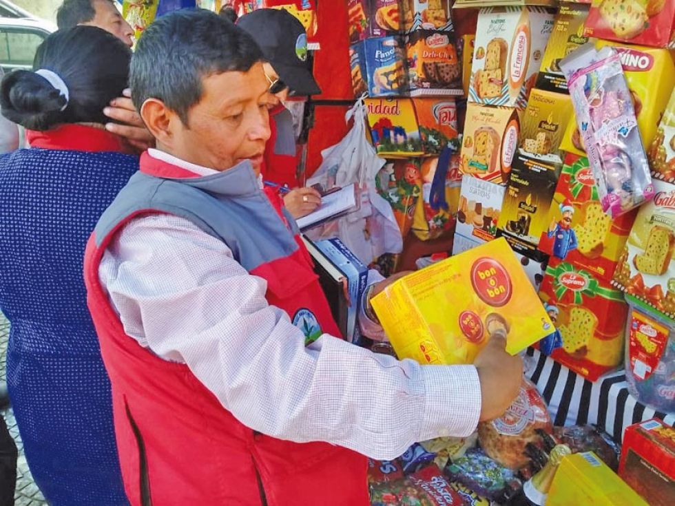 Recomiendan verificar el vencimiento de alimentos propios de la Navidad