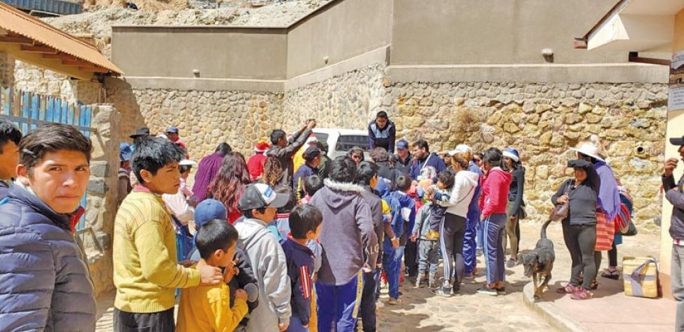 Muchos niños recibieron regalos en diferentes zonas