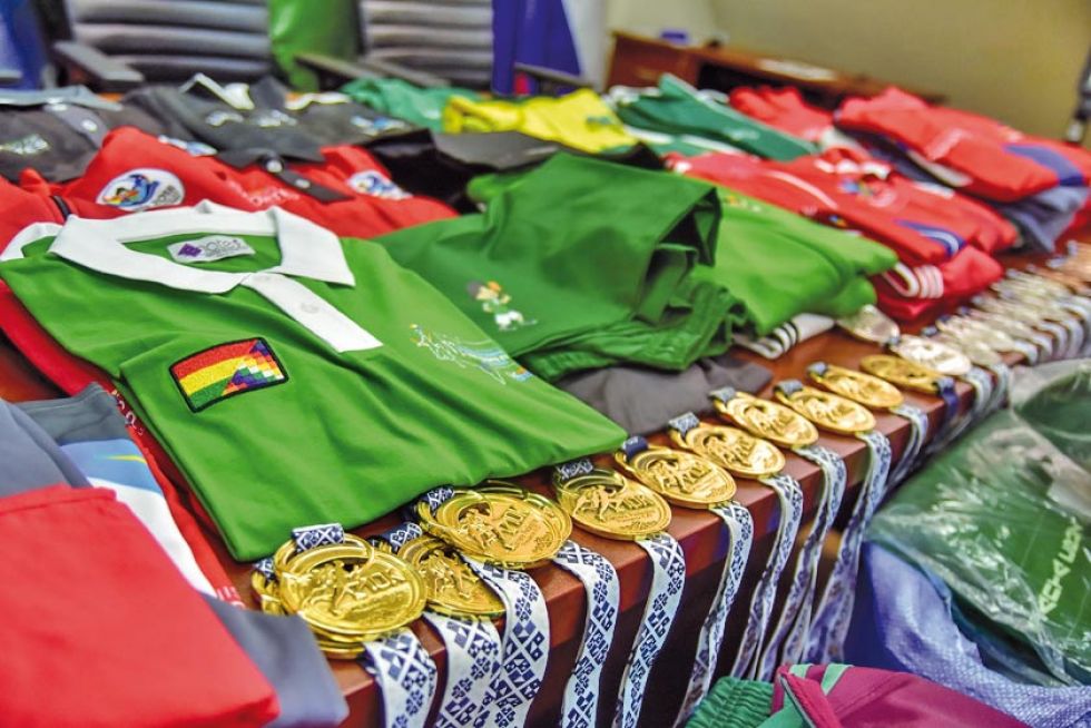 Dejarán de usar 4.005 deportivos con el nombre de Evo Morales