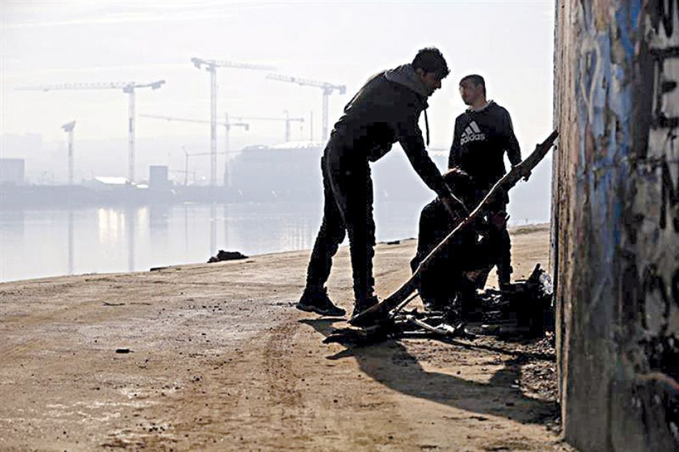 Indagan muerte de refugiados en custodia