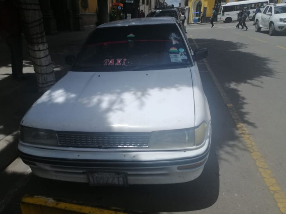 Detienen a "lanceros" que operaban en un taxi