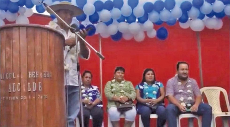 Evo participa de inauguración de una obra en Tarija vía teléfono 