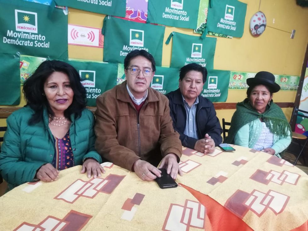 Parlamentarios demandan a Evo Morales por el aeropuerto
