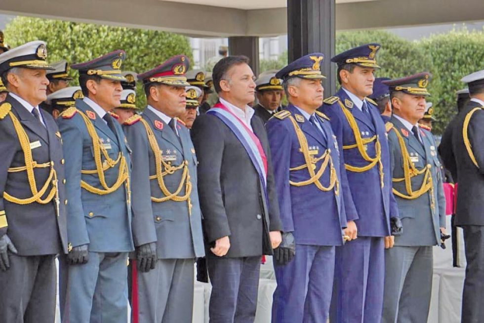 Ministro López dice que conversó con las FF.AA. antes que renuncie Evo