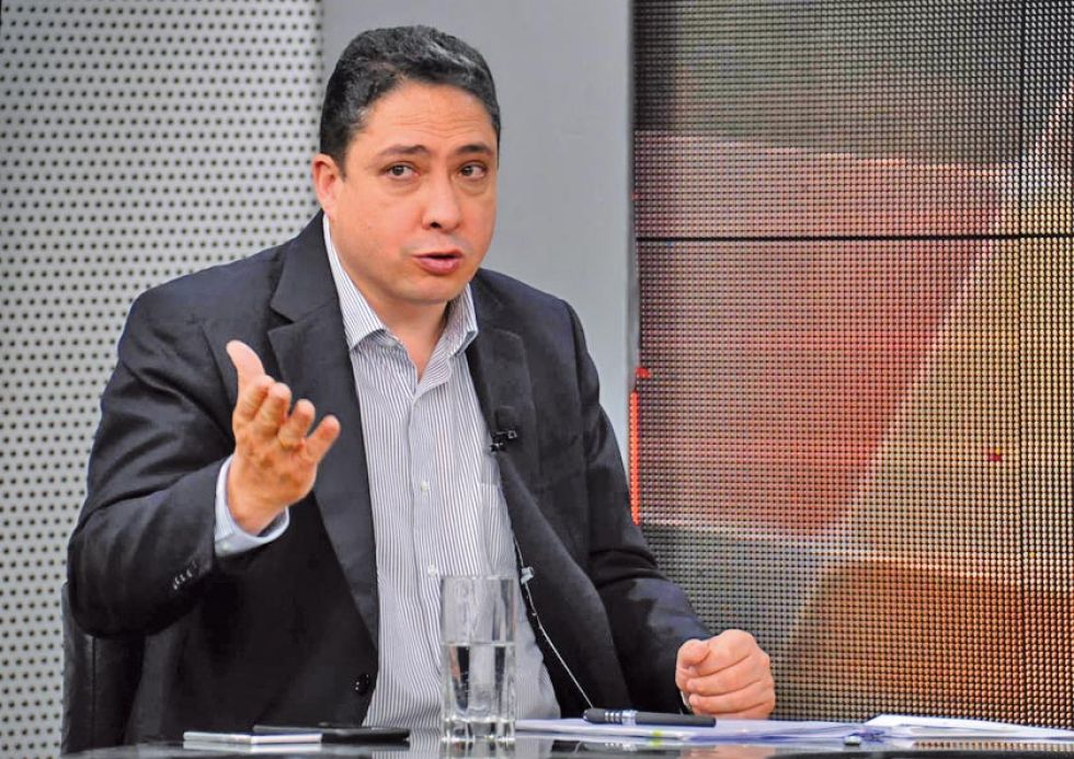 Exministro Arce: "no pretendo una salida ilegal de Bolivia"
