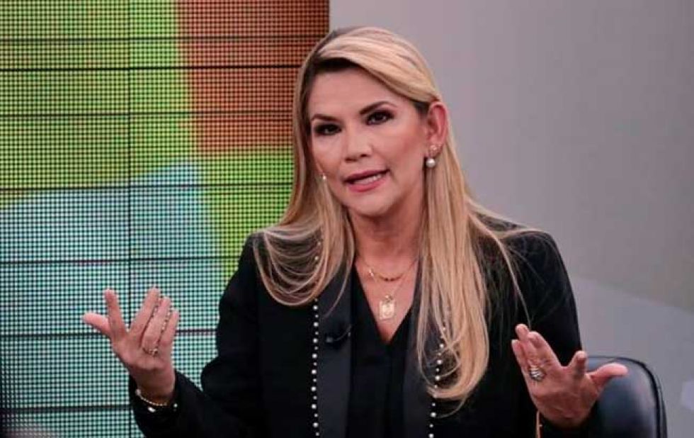 Añez pide a las “pititas” estar atentas contra la dispersión del voto