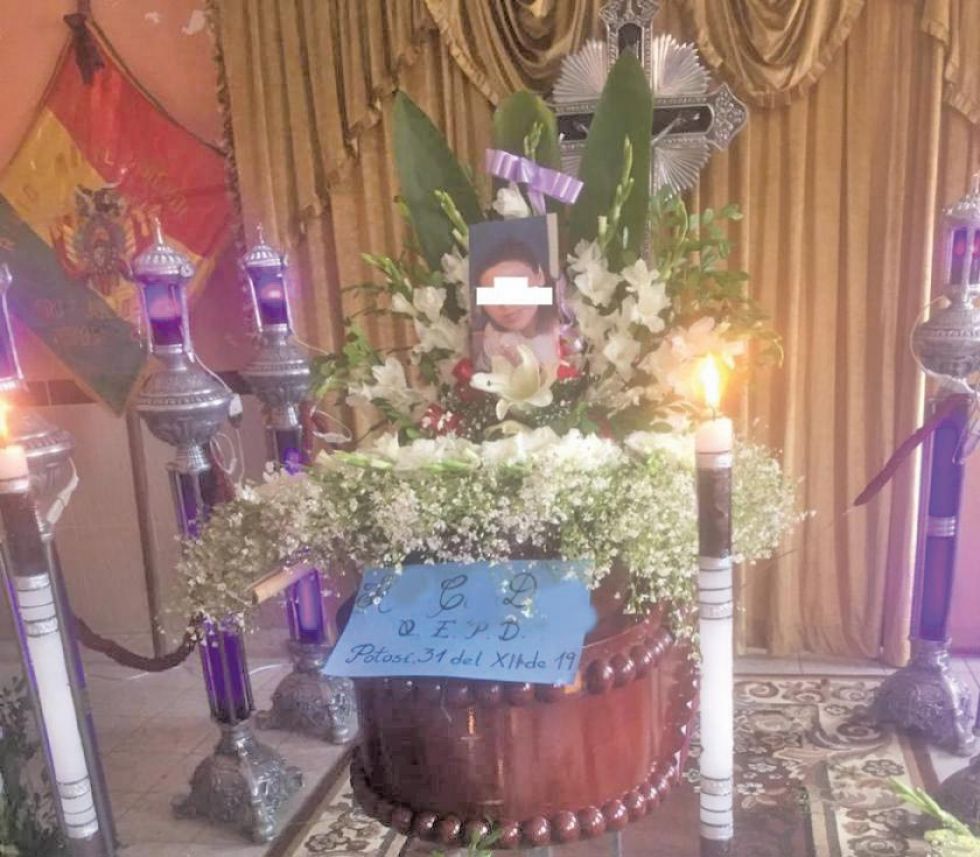 Chicle causó la muerte de peluquera en su salón
