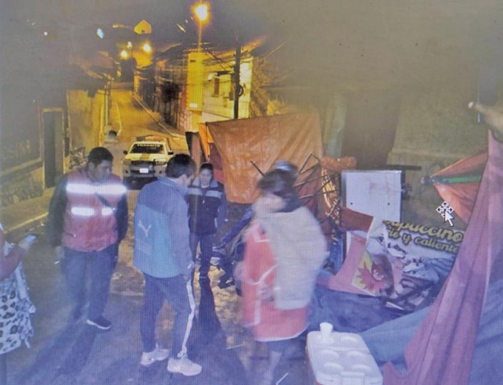 Ebrio arrasó varias casetas con su camión