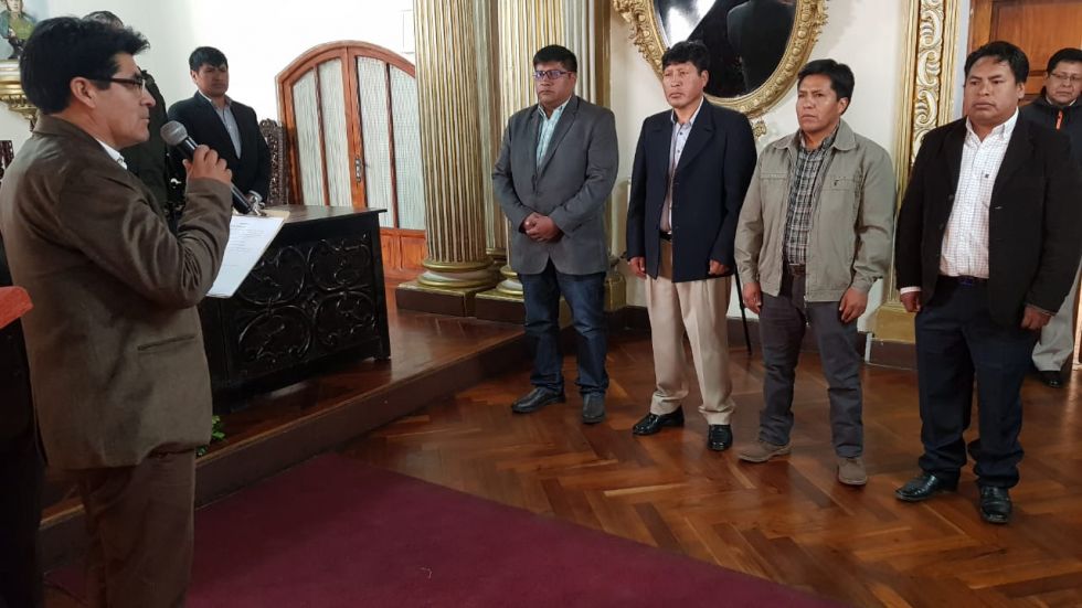 Gobernador posesiona a nuevos secretarios