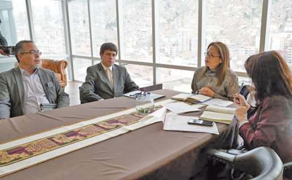 Analizan la situación de 3 canales y un periódico