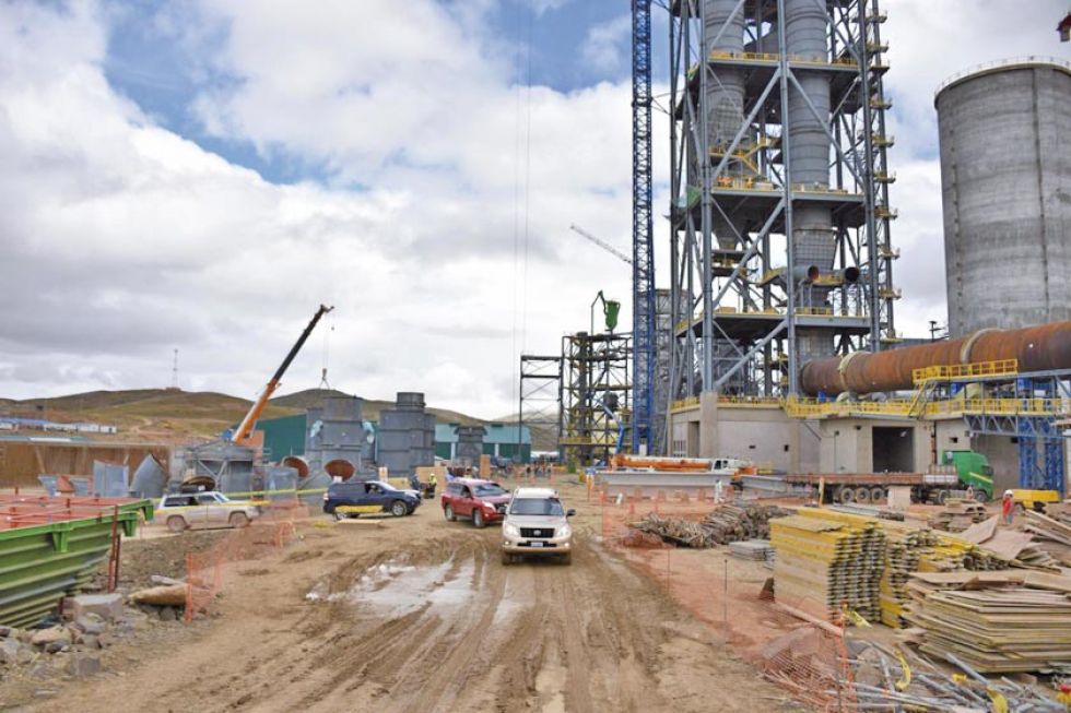 Anuncian que en 10 días retomarán trabajos de la fábrica de cemento