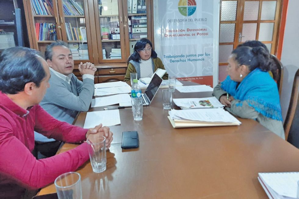 Delegada defensorial exhorta a los concejales a buscar una solución