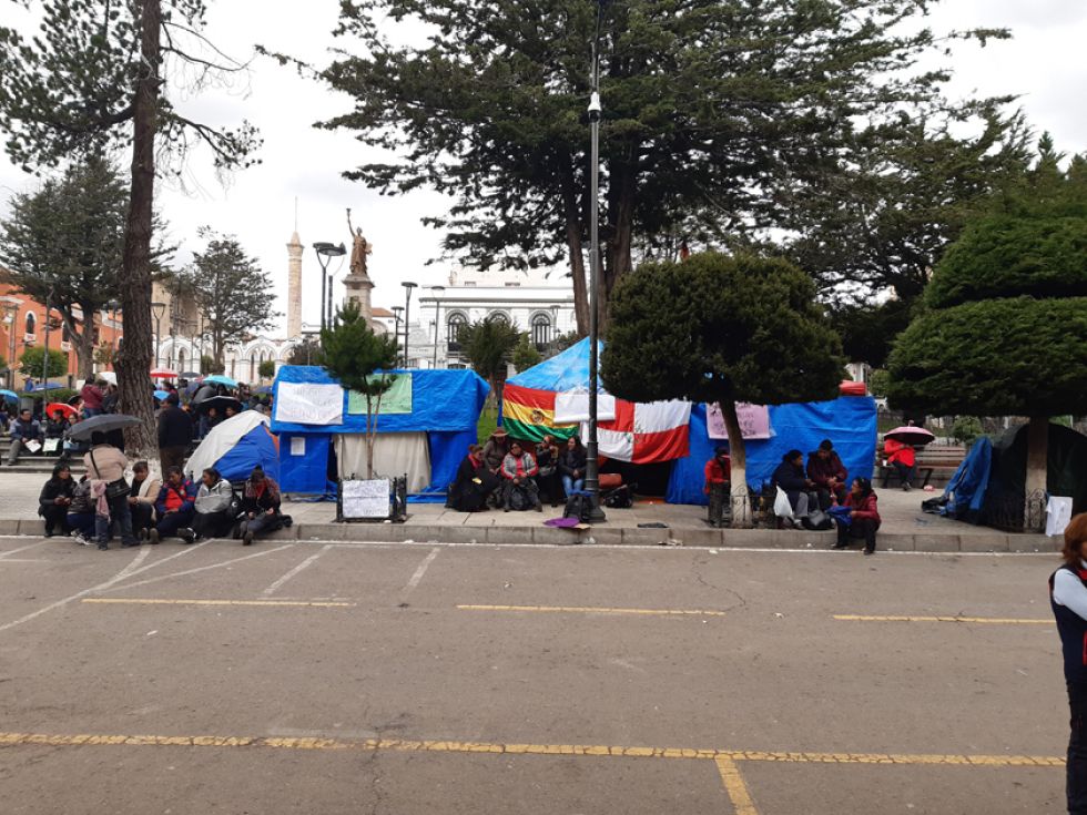 Salubristas anuncian masificar huelga de hambre en la plaza