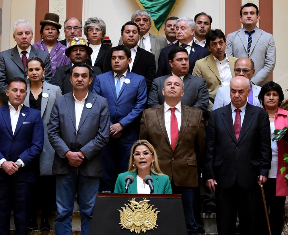Presidenta Áñez anuncia “mano dura”, conciliación y modernidad