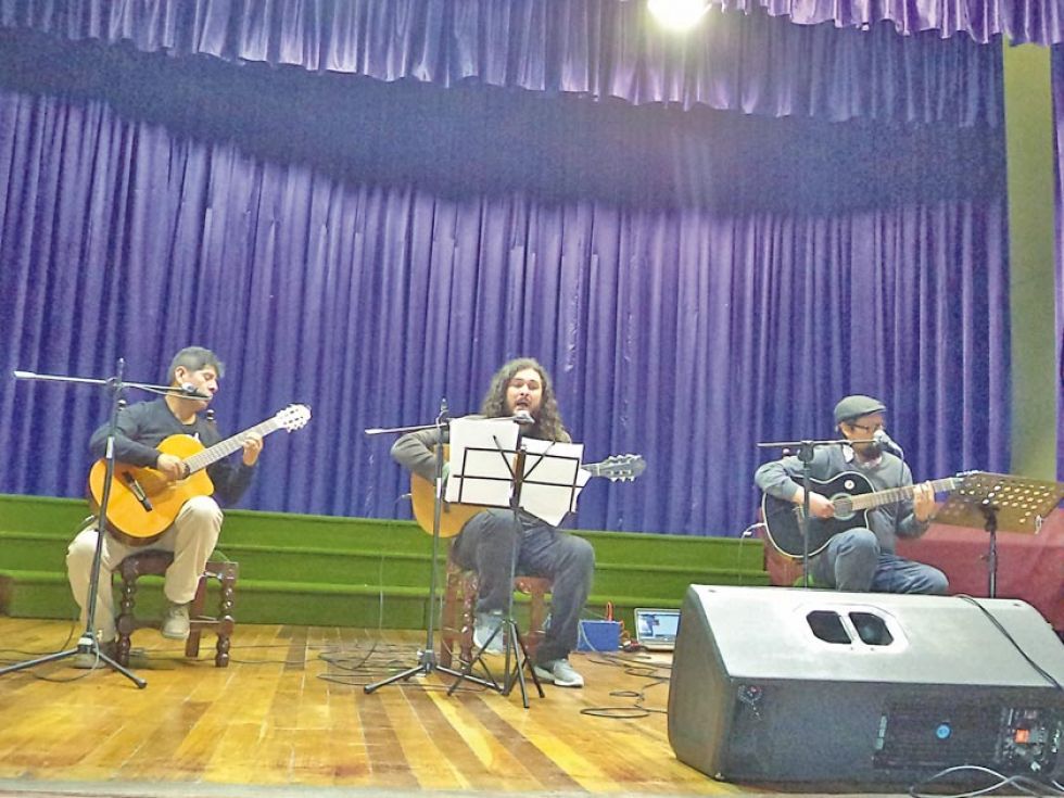Emotivo homenaje  recordó a Carlos López en su tierra
