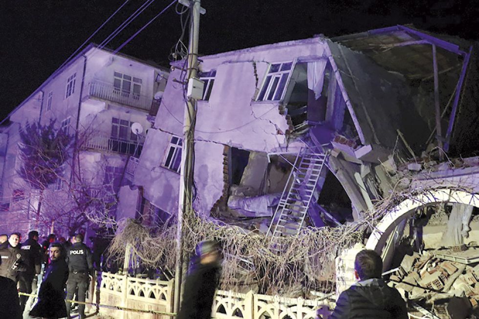 Hay 18 muertos por terremoto en Turquía