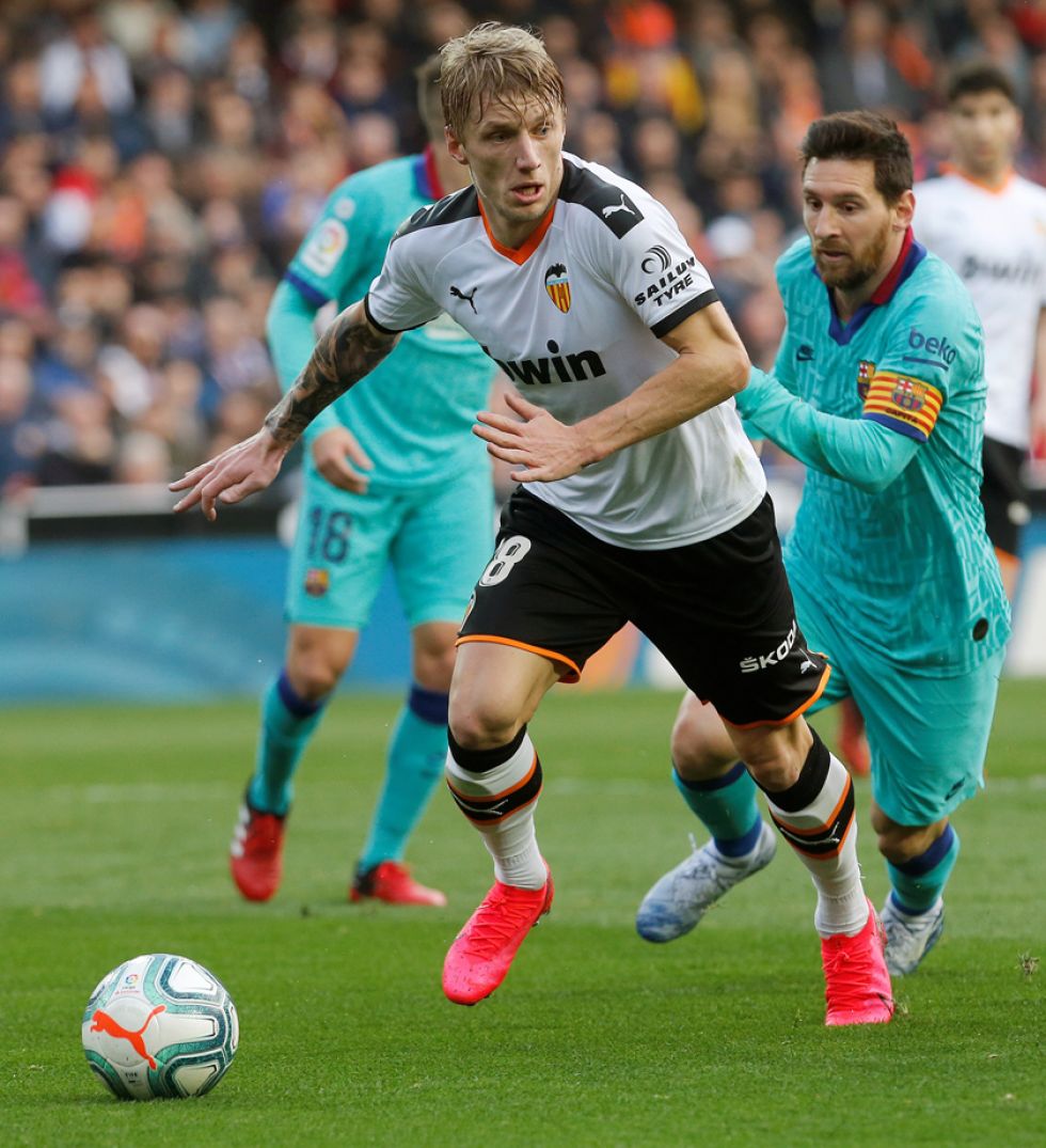Valencia se impone al Barza en “Mestalla”