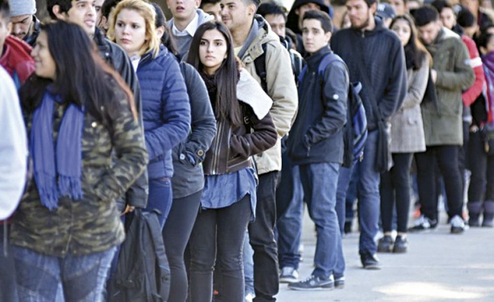 Alto desempleo juvenil retrasa a Latinoamérica