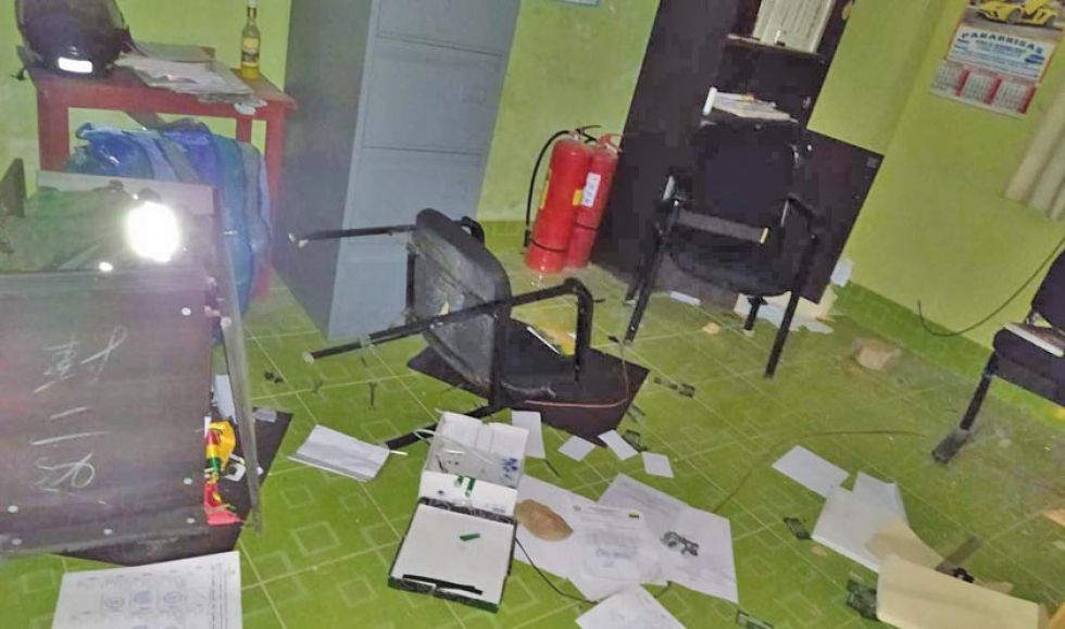 Personas violentas causaron destrozos a módulo policial 