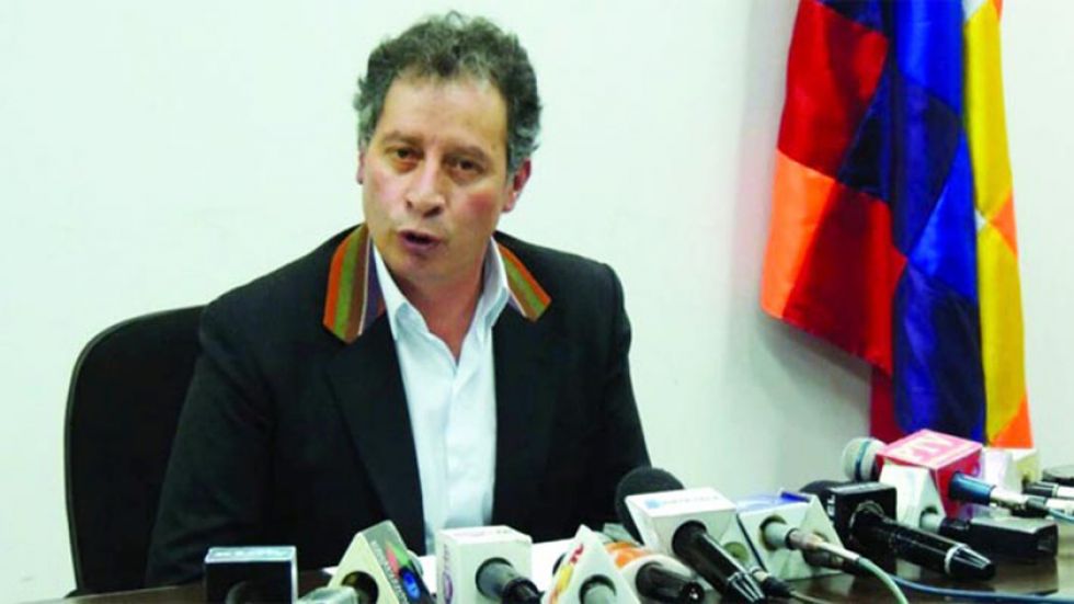 Cancillería otorga salvoconducto al exministro César Navarro