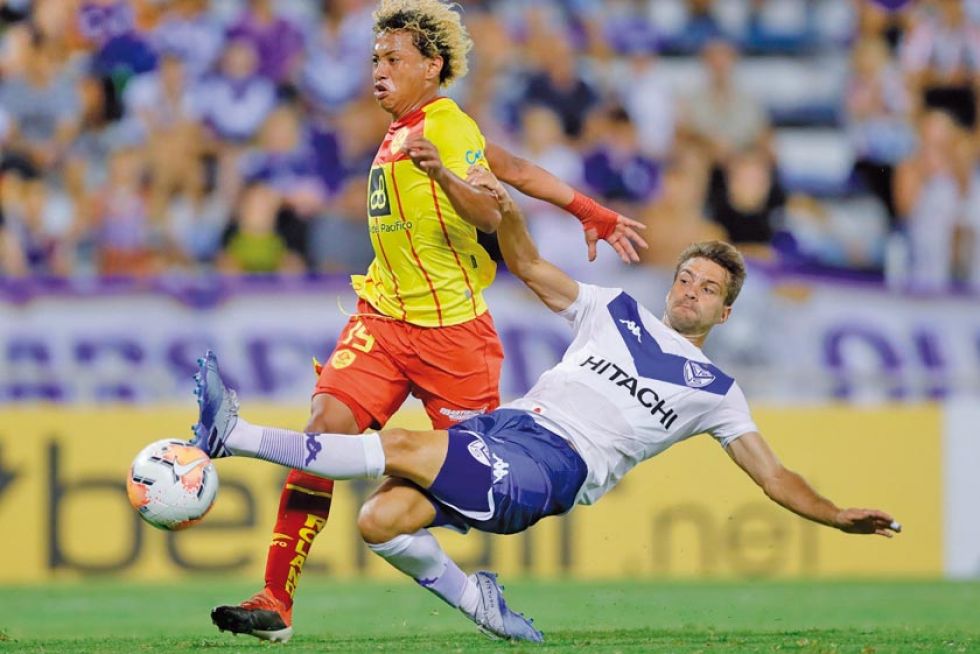 Vélez vence al Aucas con un golazo de Centurión