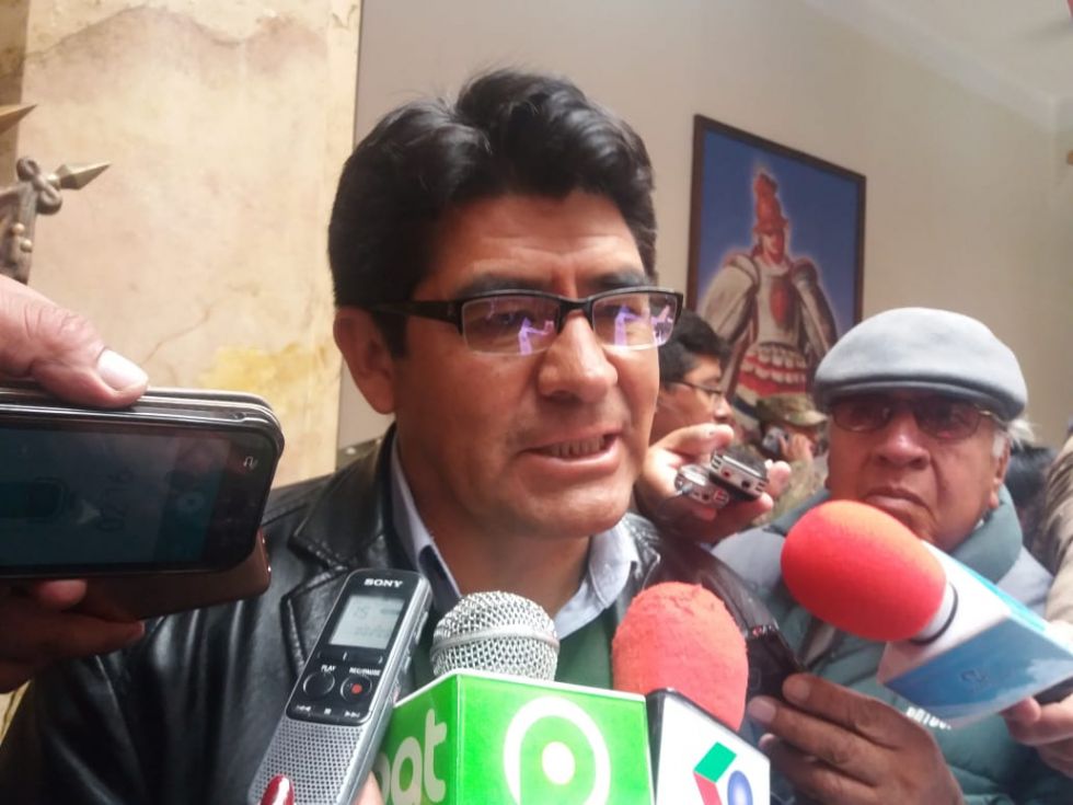 Gobernador afirma que obras del nuevo hospital avanzan