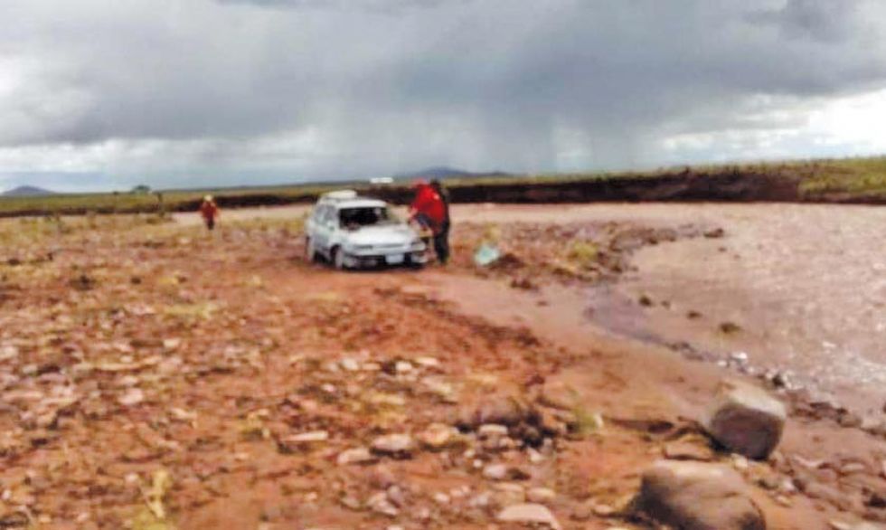 Adolescente y su hermana fallecen tras ser arrastrados por un río