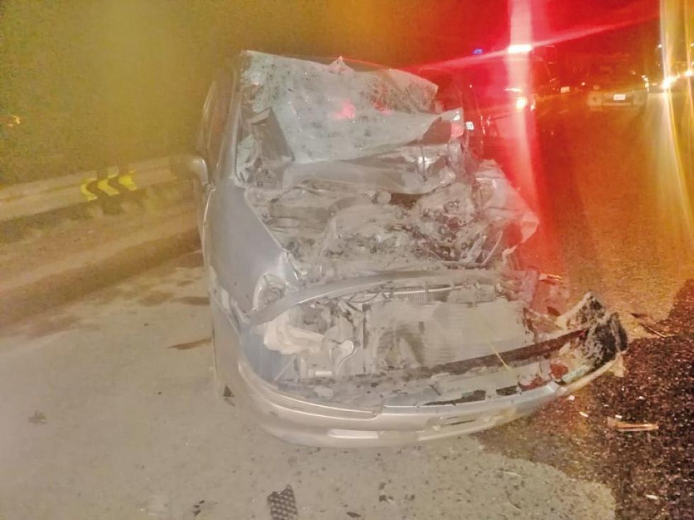 Una colisión de vehículos deja dos personas heridas