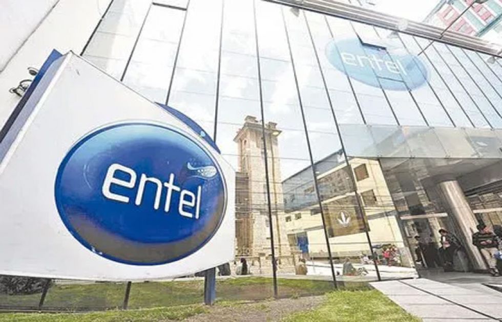Funcionarios comenzaron a devolver beneficios sociales cobrados de Entel