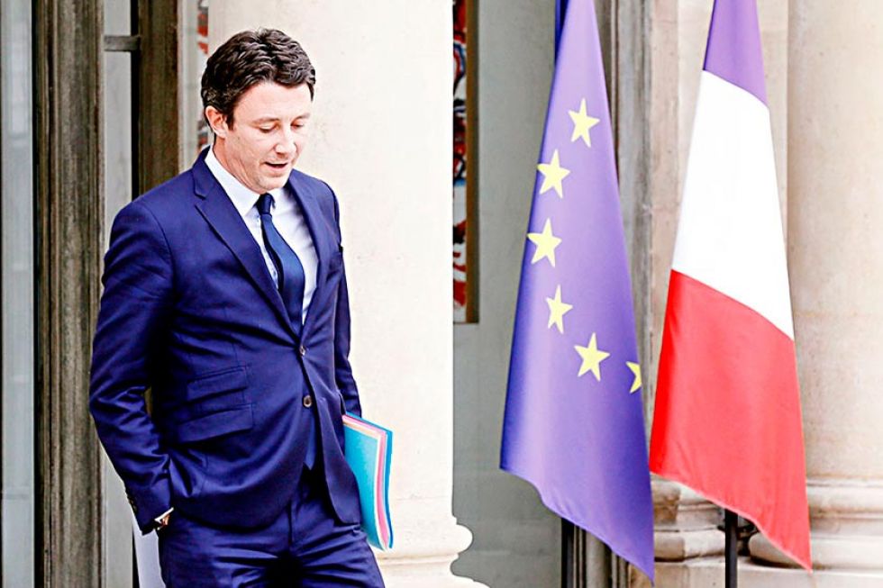 Macron pierde  a su candidato por un video sexual 