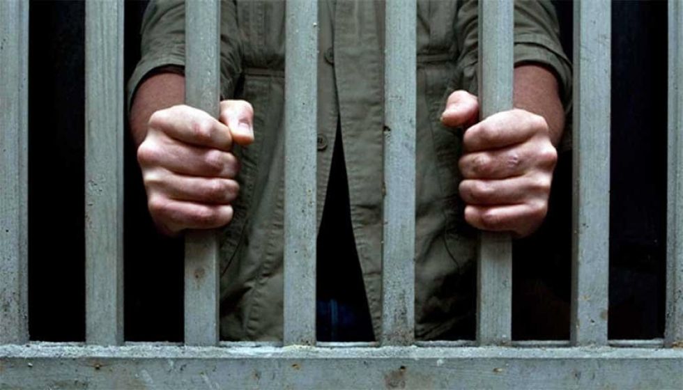 Dan 25 años de cárcel a un hombre que violó a un menor 
