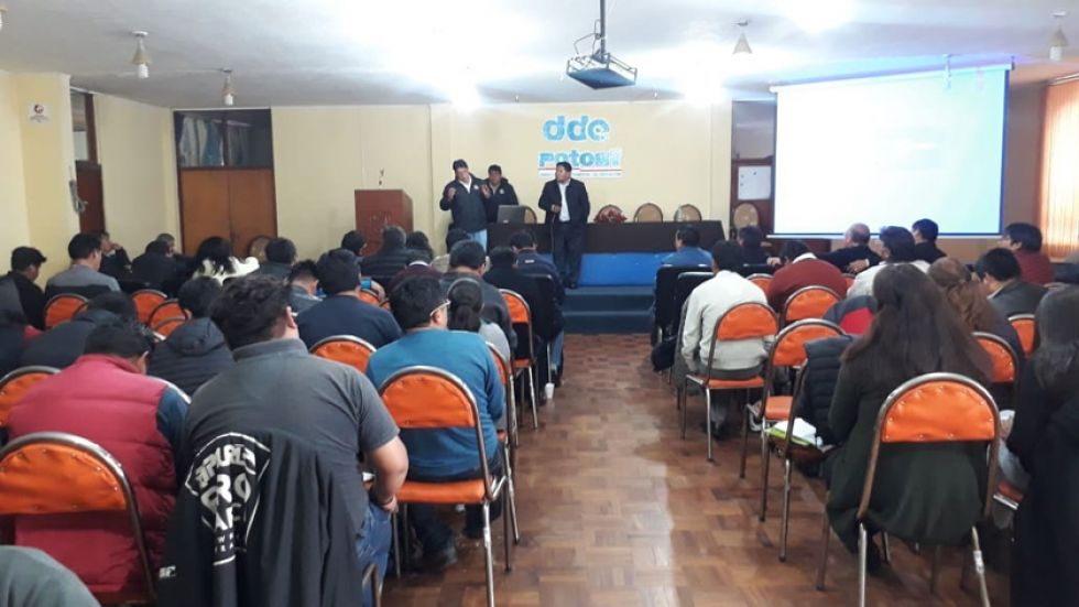 Hoy capacitan a los directores distritales
