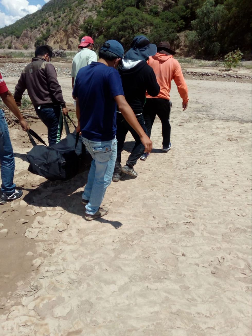 Madre e hija mueren fulminadas por la descarga eléctrica de rayo