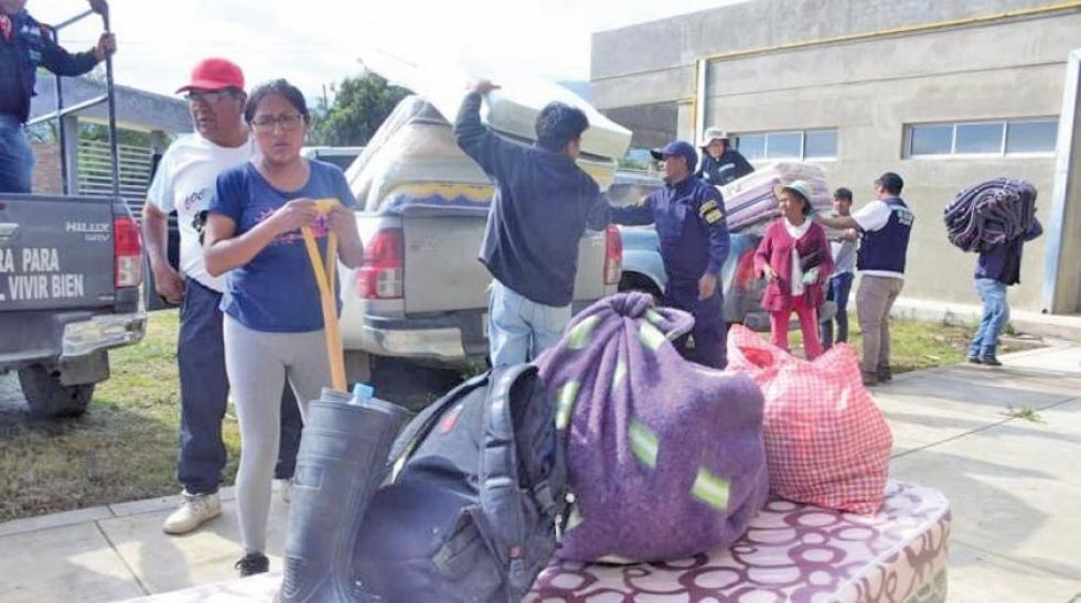 Tiquipaya: más de 45 familias damnificadas son trasladadas a otros ambientes