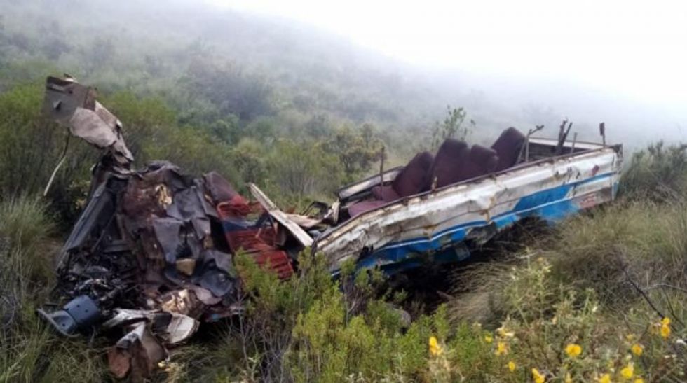 Hay un muerto y seis heridos tras embarrancamiento de vehículo 