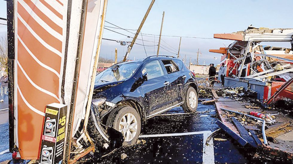 Ola de devastadores tornados deja más de veinte muertos