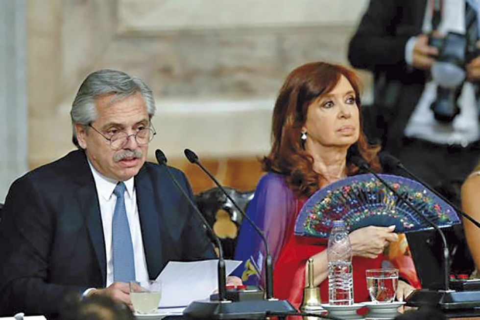 Fernández espera superar crisis financiera argentina