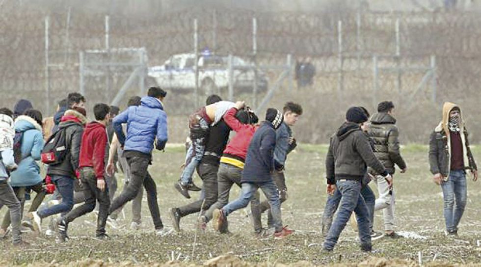 Muere migrante al intentar cruzar frontera griega