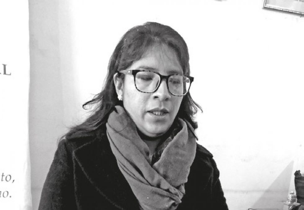 Una maestra  descubre que alumna está embarazada