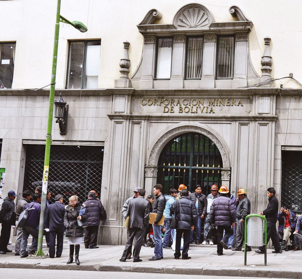 Cívicos analizan con el Gobierno traslado de la sede de Comibol