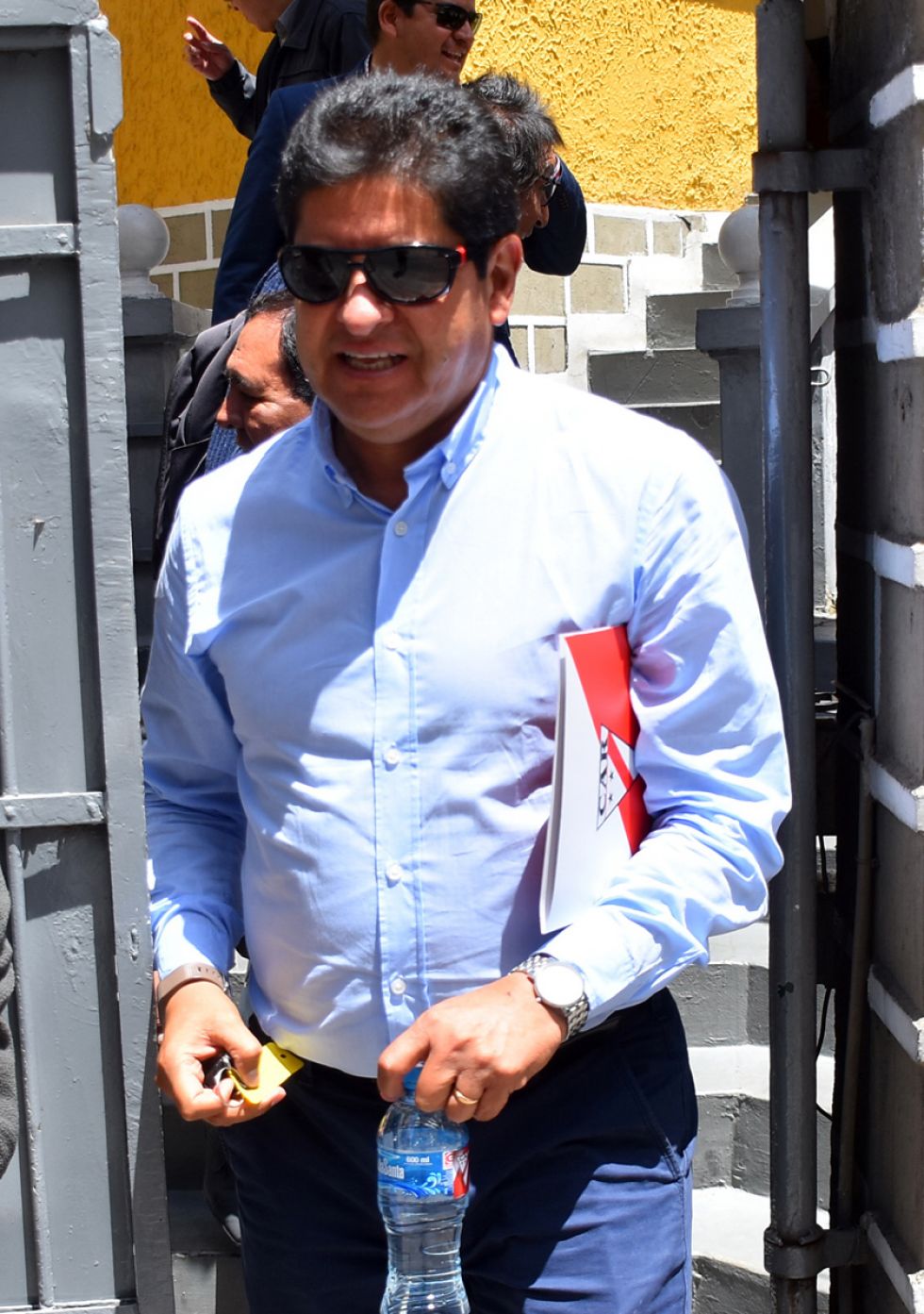 Eduardo Villegas continúa  al mando de Always Ready