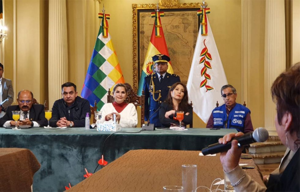 Añez observa a los medios por transmitir desinformación y pánico por coronavirus