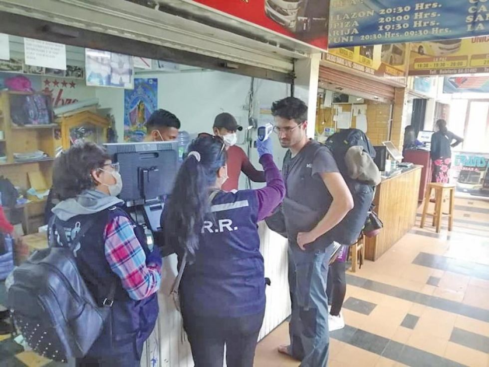 Sucre: brigadas del Sedes controla a los pasajeros en la terminal de buses