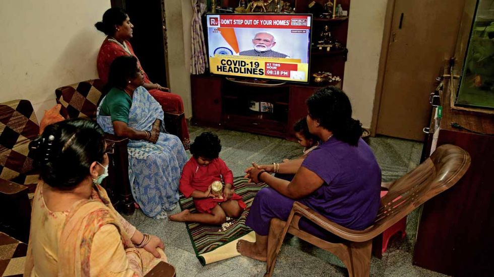 India confina a sus 1.300 millones de habitantes para frenar el coronavirus