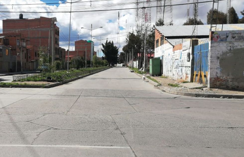 Bolivianos se someten a la mayor restricción de circulación en fin de semana